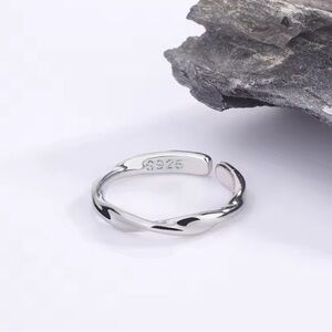 ⚜️ S925 Silver Twisted Ring